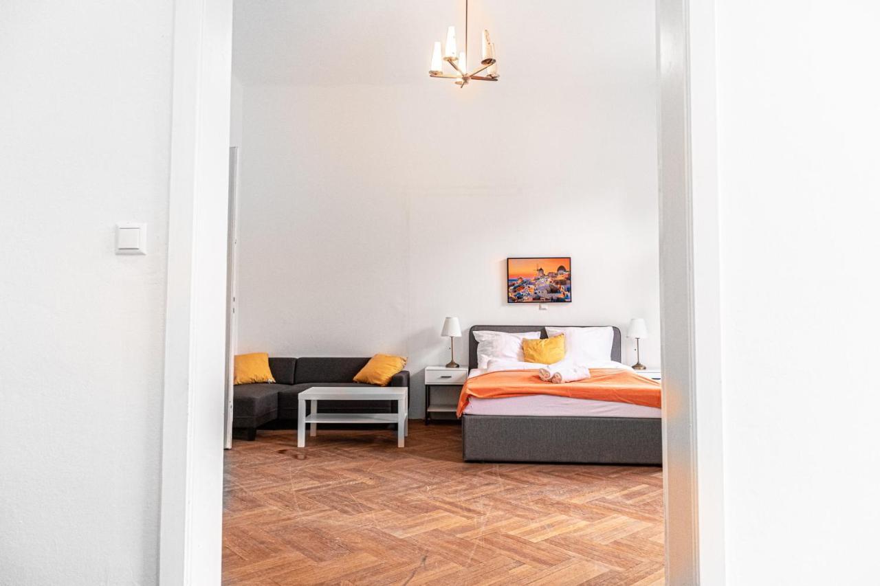 Joyful At Superb Location Near Akh Hospital Apartament Viena