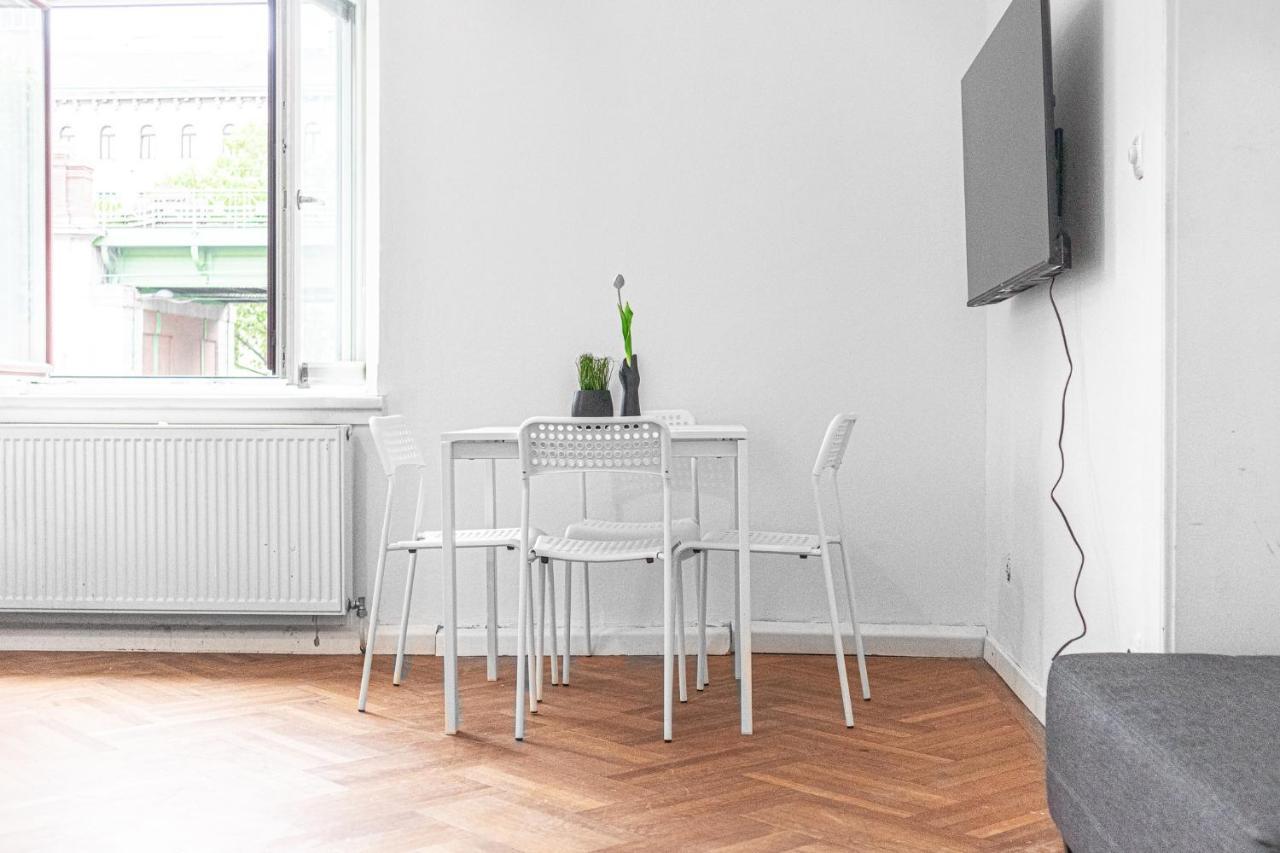 Joyful At Superb Location Near Akh Hospital Apartament Viena