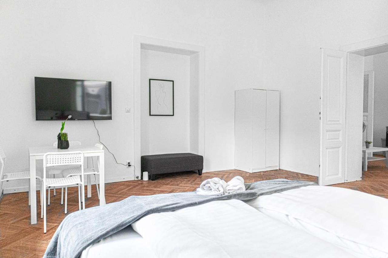 Joyful At Superb Location Near Akh Hospital Apartament Viena