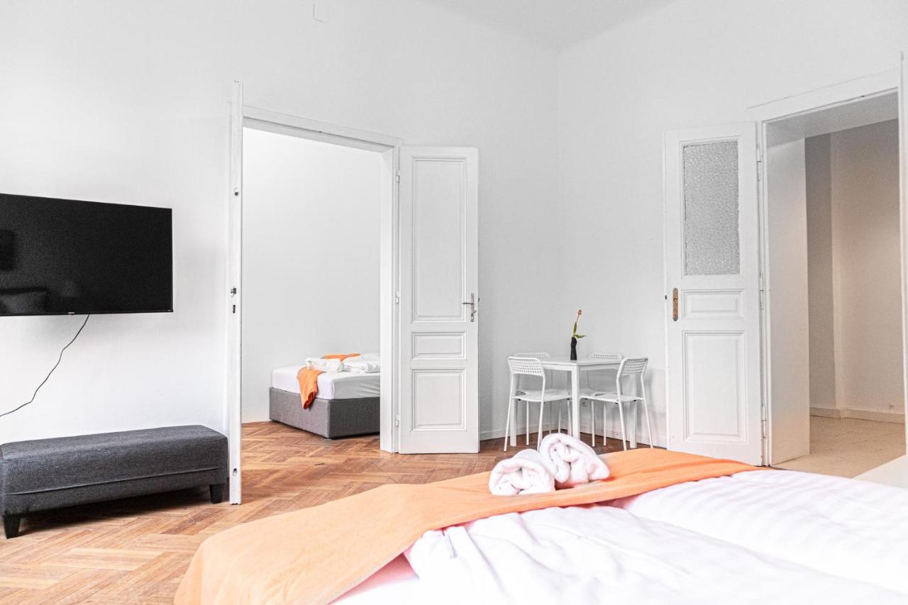 Apartament Joyful At Superb Location Near Akh Hospital