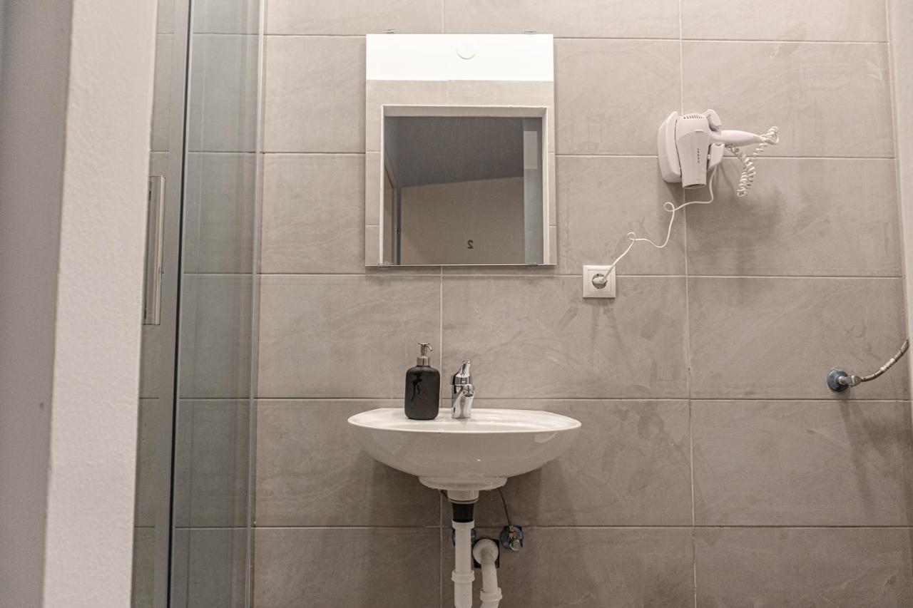 Apartament Joyful At Superb Location Near Akh Hospital