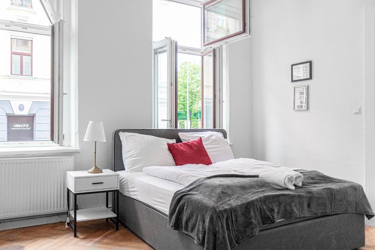 Apartament Joyful At Superb Location Near Akh Hospital